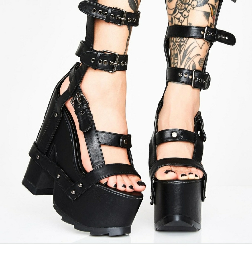 Nightcall Hi Platform Heels &Tight Hold Buckle Har